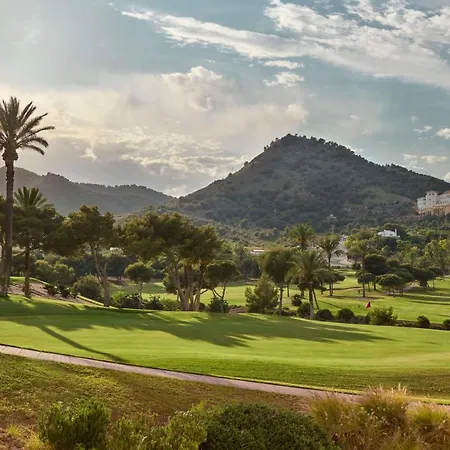 Grand Hyatt Club Golf & מלון