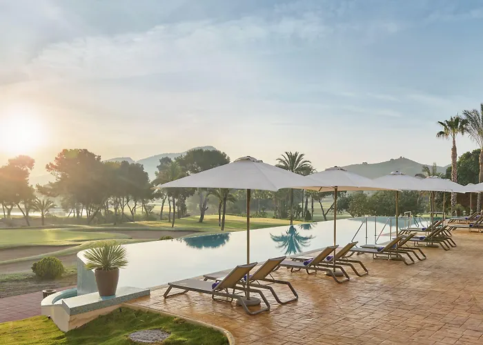 Grand Hyatt Club Golf & Szálloda 5*