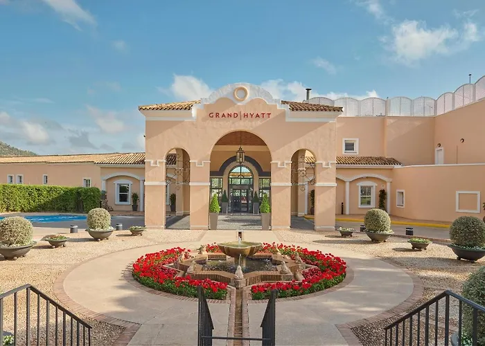 Grand Hyatt Club Golf & מלון