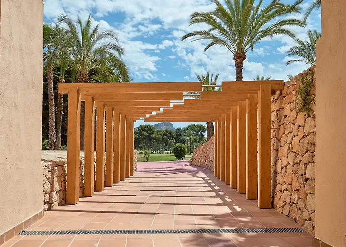 Grand Hyatt Club Golf & מלון 5*